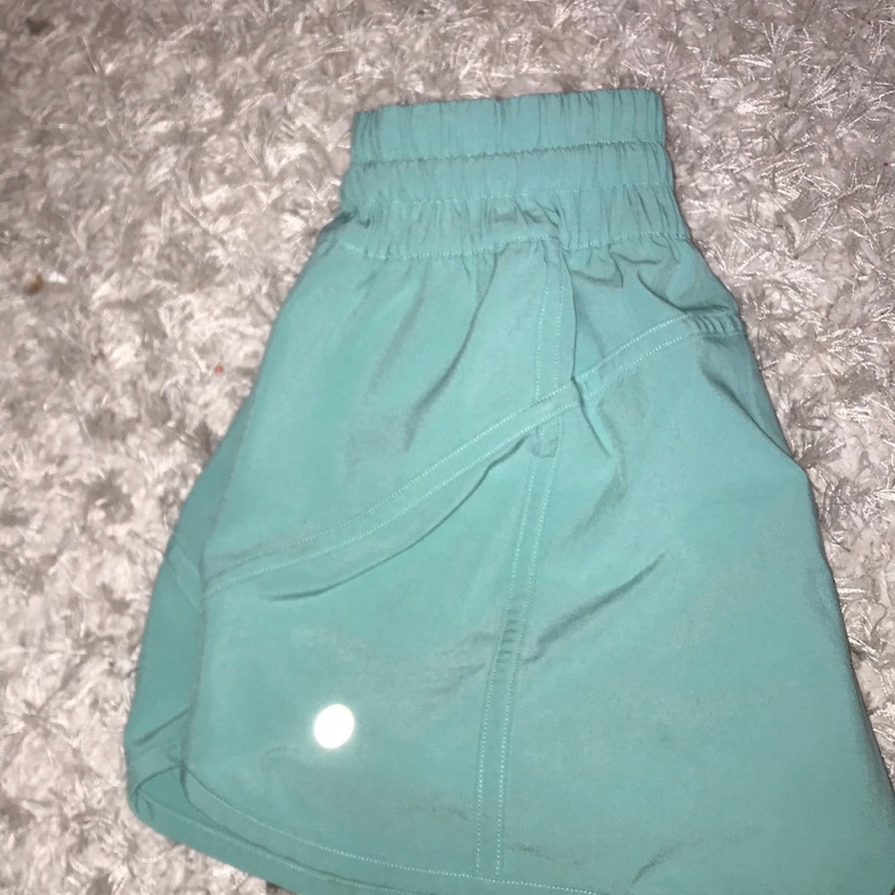 LULULEMON SHORTS! size 4